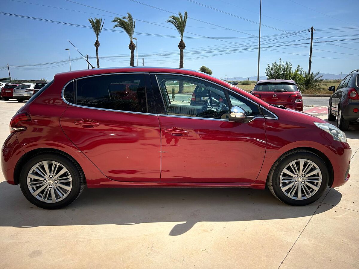 PEUGEOT 208 ALLURE 1.2 PURETECH AUTO SPANISH LHD IN SPAIN 80000 MILES SUPER 2015